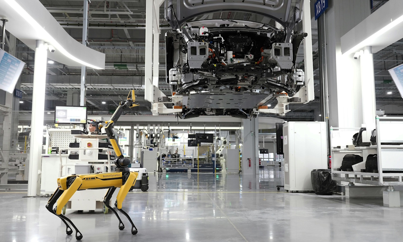 The Distributed Artificial Intelligence Management System (DAIMS): A Bottom-Up Approach to Industrial AI